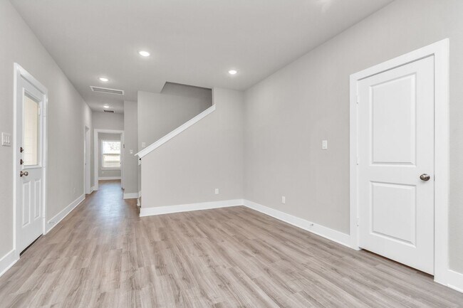Building Photo - 21019 Bay Vlg Dr