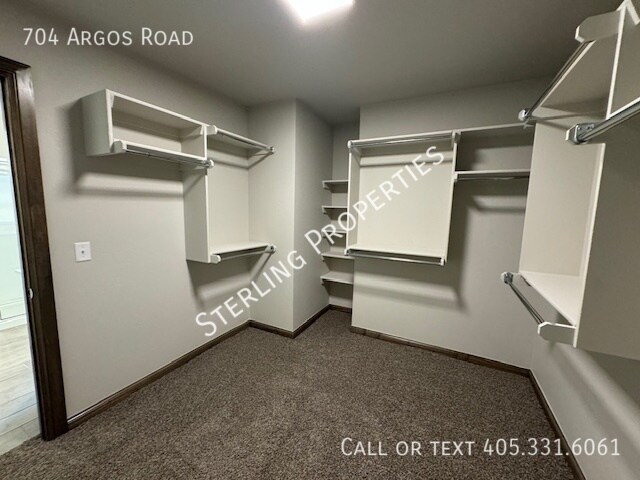 Building Photo - 704 Argos Rd