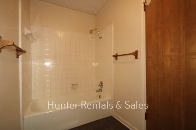 Building Photo - Country Trails Classic!