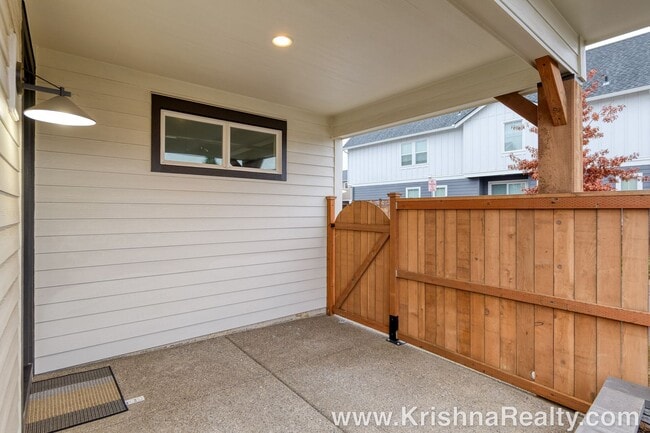 Building Photo - 4227 SE Reed Dr