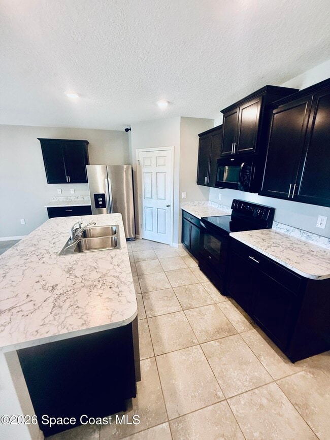 Building Photo - 465 Sorrento Dr