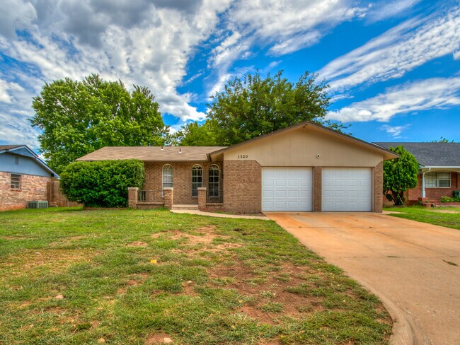Building Photo - 1320 Frederick Dr