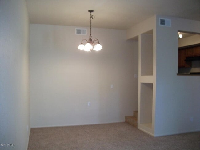 Building Photo - Effortless Central Tucson Living: 2BR Gem with Water/ Sewer/ Trash Included