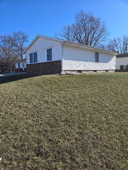 Building Photo - 2308 Crescent