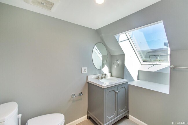 Building Photo - 3242 Washington St