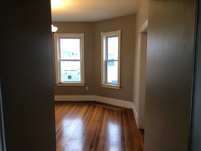 Building Photo - 258 Broadway