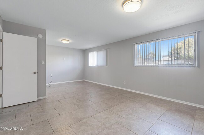 Building Photo - 1627 E Fremont Dr