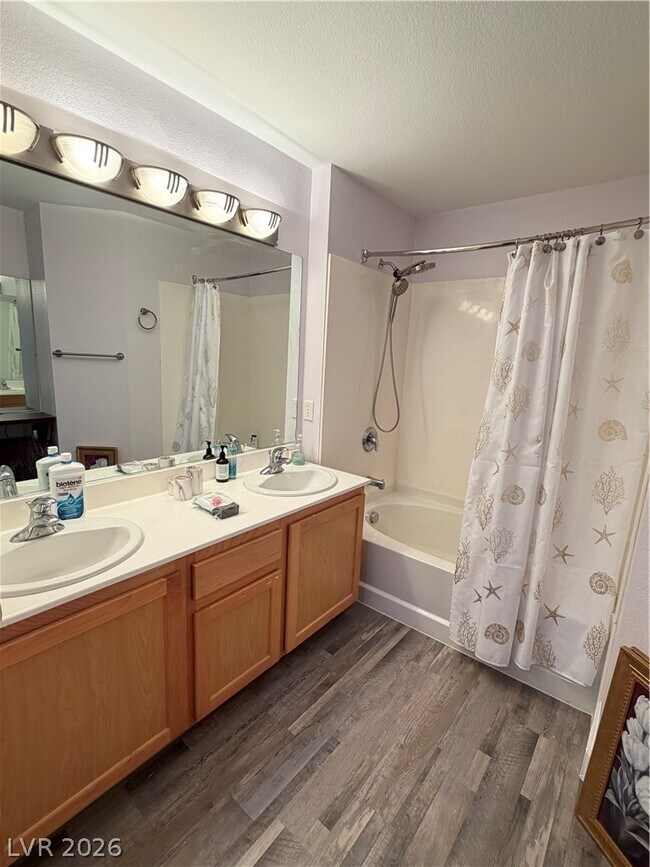 Building Photo - 87 E Agate Ave