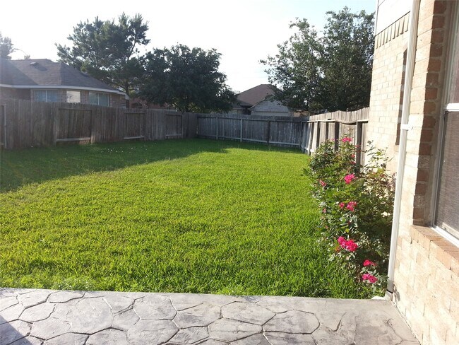 Building Photo - 12111 N Brenton Knoll Dr