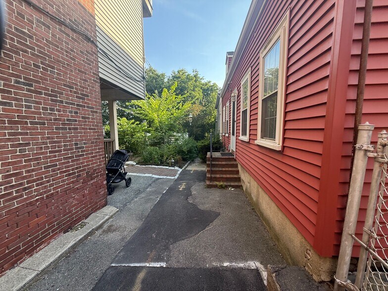 Building Photo - 3 Clarken Ct