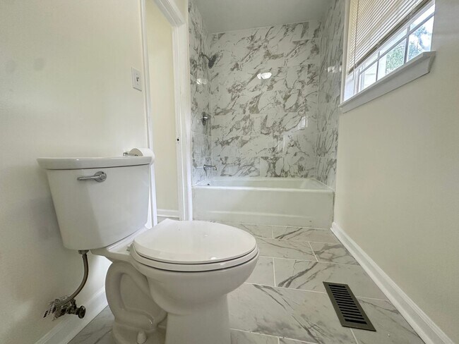 Building Photo - Home for rent in Gardendale
