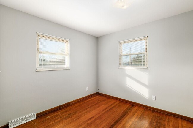 Building Photo - 1501 Linwood Ave