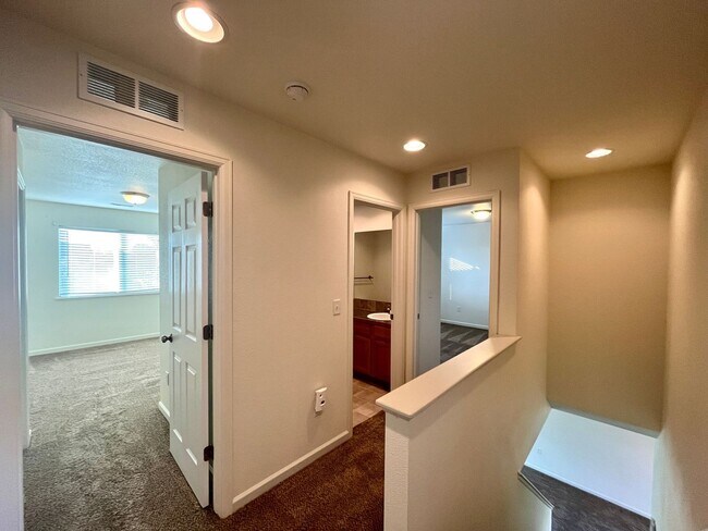 Building Photo - 3115 Swan Point Dr