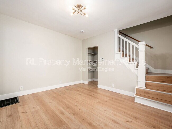 Building Photo - 439 Eldridge Ave