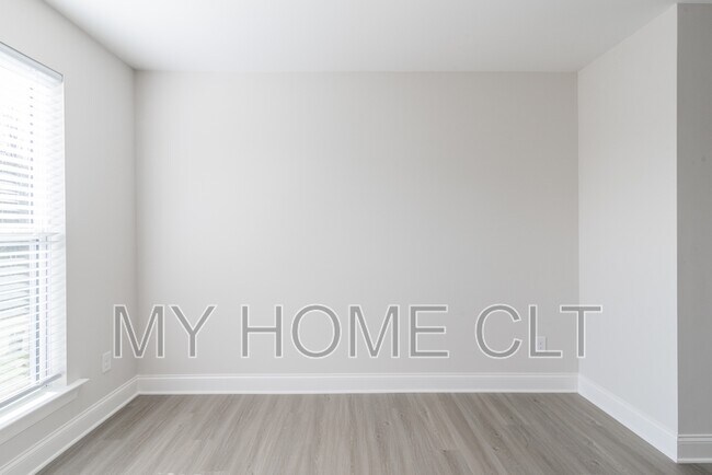 Building Photo - 3642 Trull St