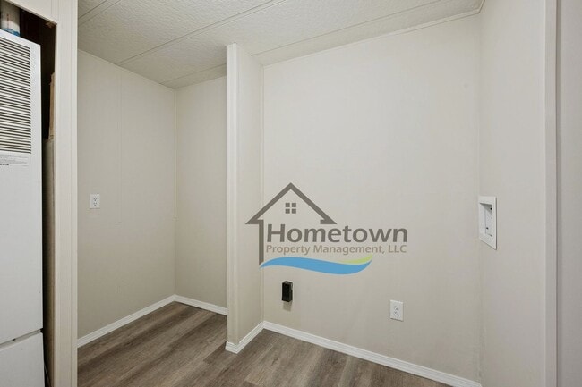Building Photo - 3 Bedroom 2 Bathroom Home with Carport Available in Coeur d'Alene!