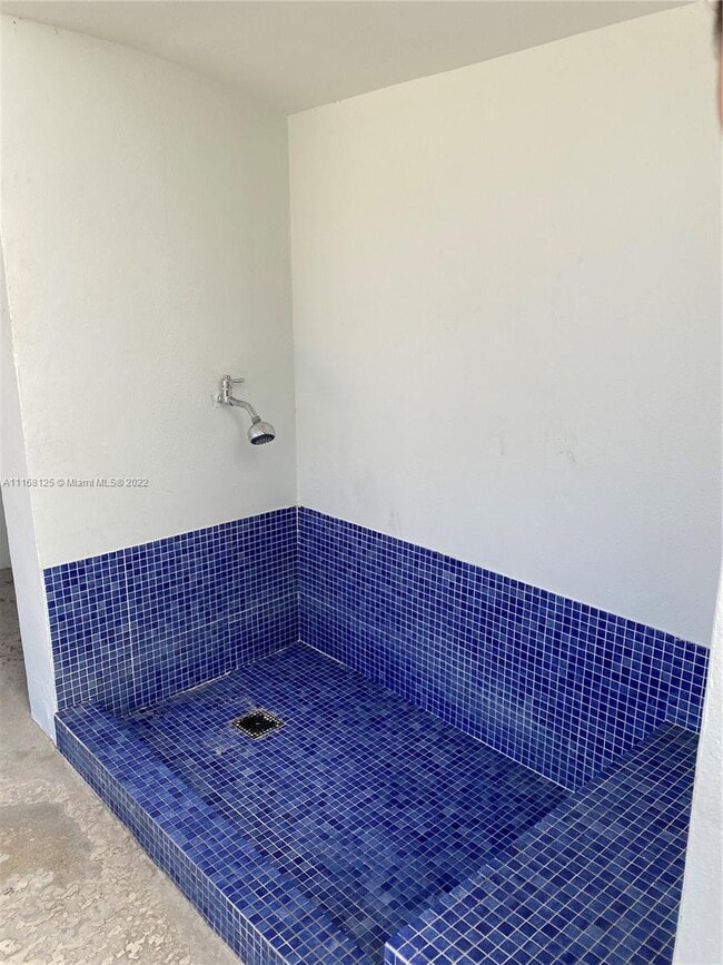 Building Photo - 5161 Collins Ave