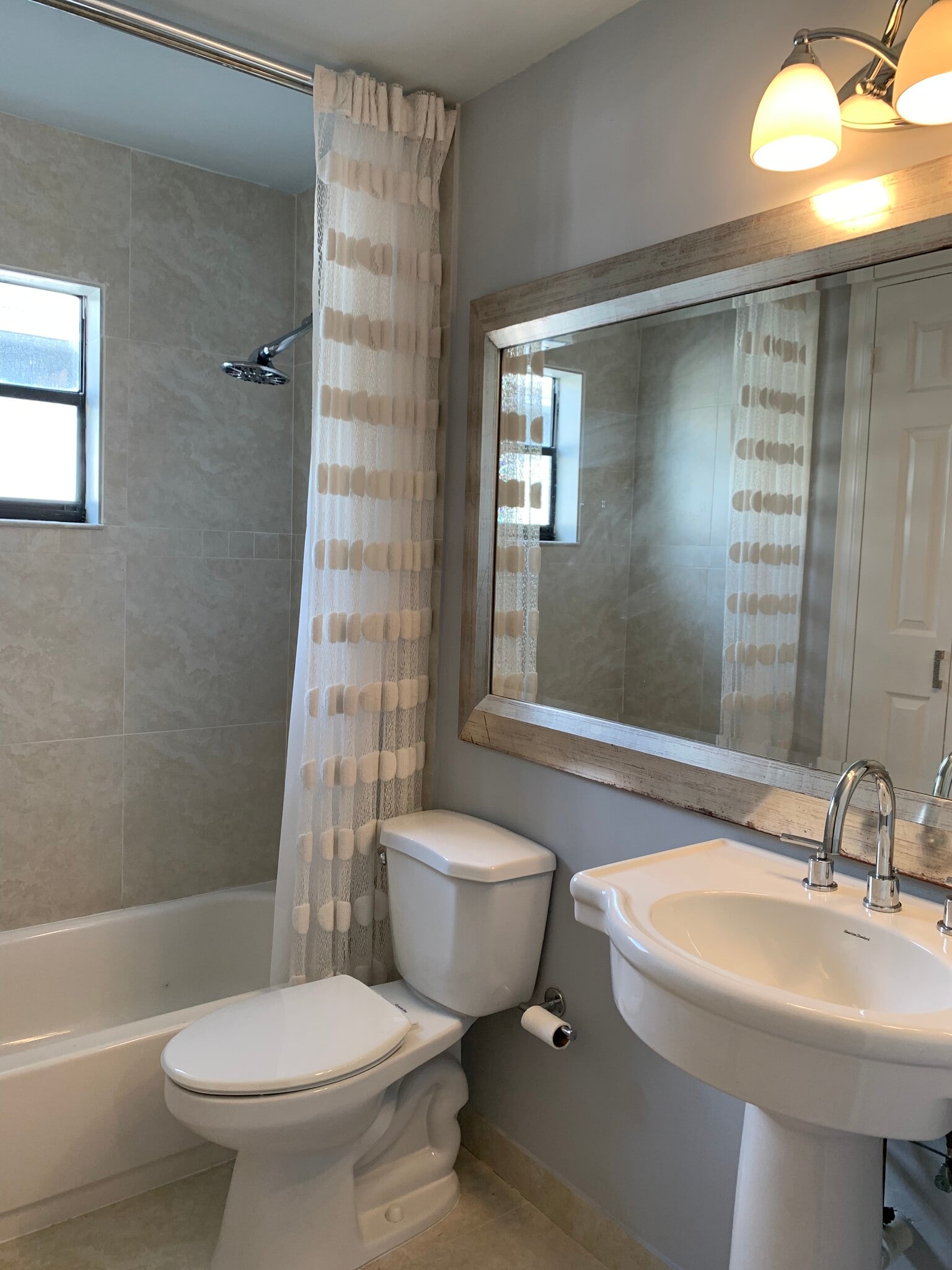 Bathroom - 1202 N Andrews Ave