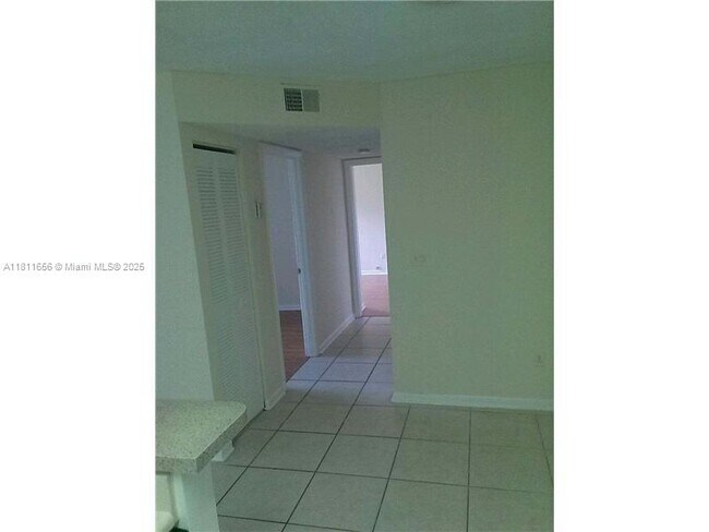 Building Photo - 1237 SW 46th Ave
