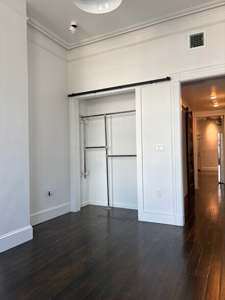 Building Photo - 65 Thorne St
