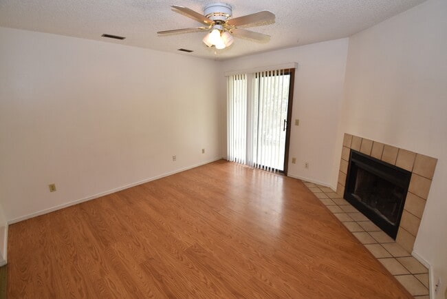 Building Photo - 1050 Mazatlan Cir