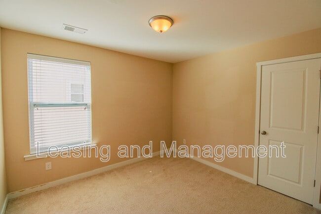 Building Photo - 4946 Ballantine Dr