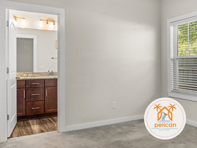 Building Photo - Charming Home in Desirable Pensacola Location