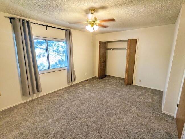 Building Photo - Two Bedroom/1.5 Bath Townhouse