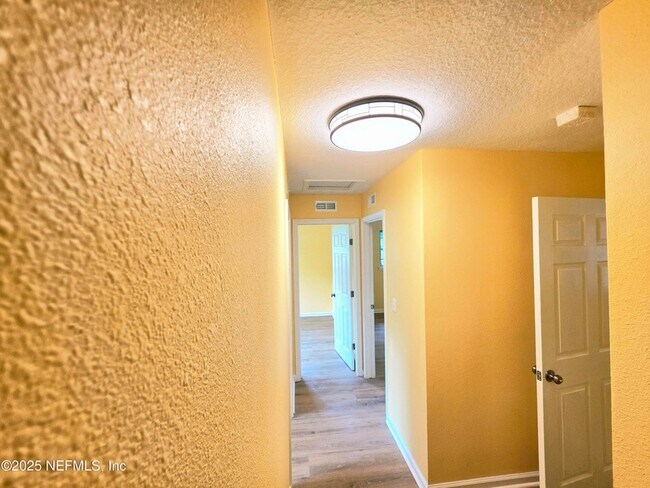 Building Photo - 4951 Dallen Lea Dr