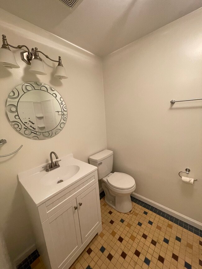 Building Photo - 187 Karen Dr