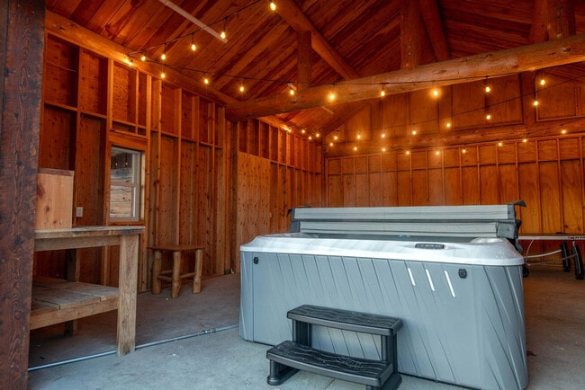 Building Photo - 1330 Larsen Ln