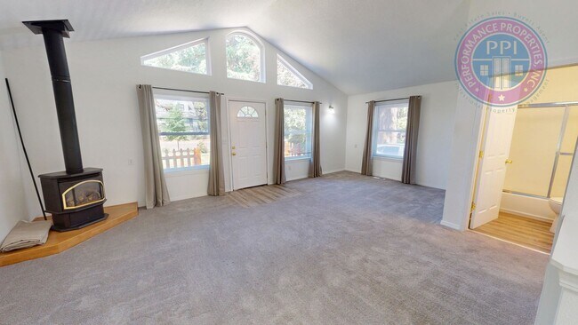 Building Photo - LAKE OSWEGO, FIRST ADDITION  / SINGLE LEVE...