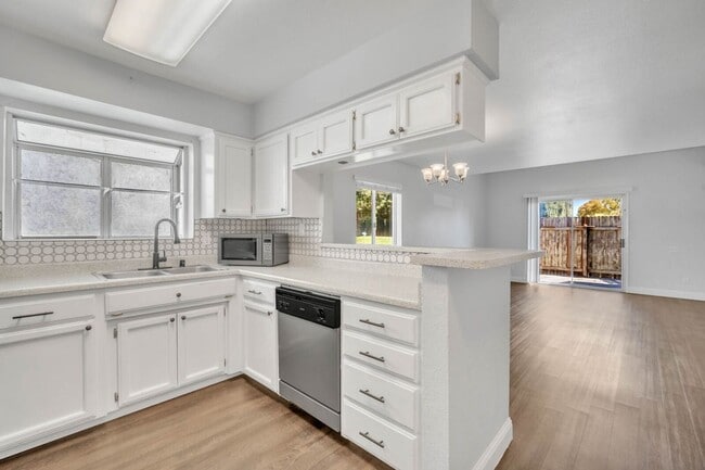 Building Photo - 4255 Taylor St