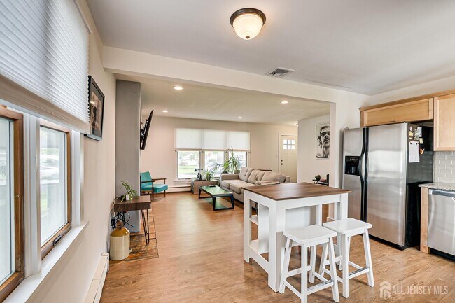 Building Photo - 1331 Sunset Ave