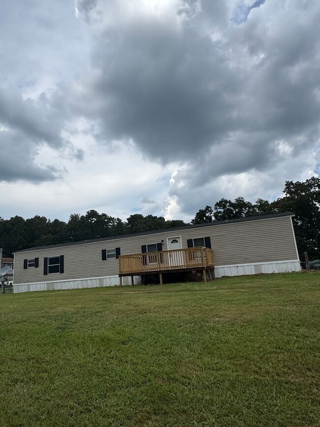 Building Photo - 3 Bed, 2 Bath Mobile Home Near Coldwater E...