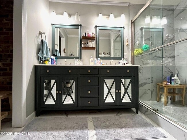 Building Photo - 375 Midland Rd