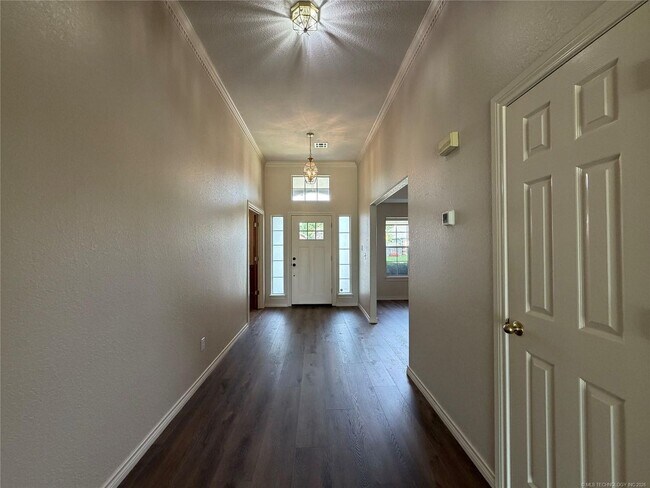 Building Photo - 9203 S 73rd E Ave
