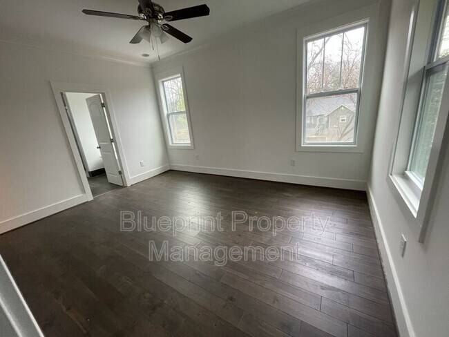 Building Photo - 521 59th Pl S
