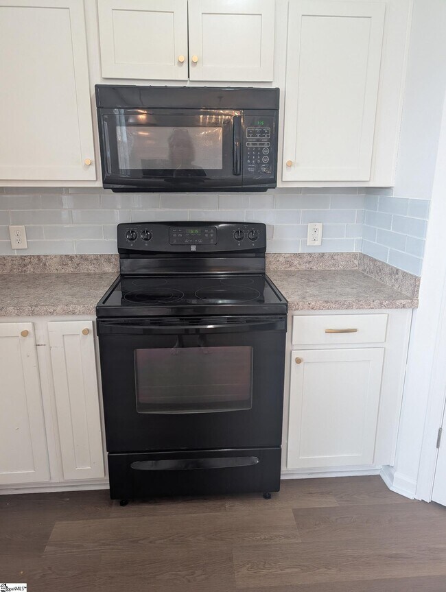 Building Photo - 212 Werninger Ct