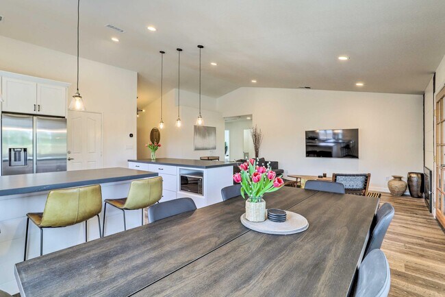 Building Photo - 44065 Dalea Ct