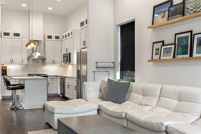 Building Photo - 2917 E 13th St