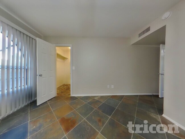 Building Photo - 1726 N Summer Cir