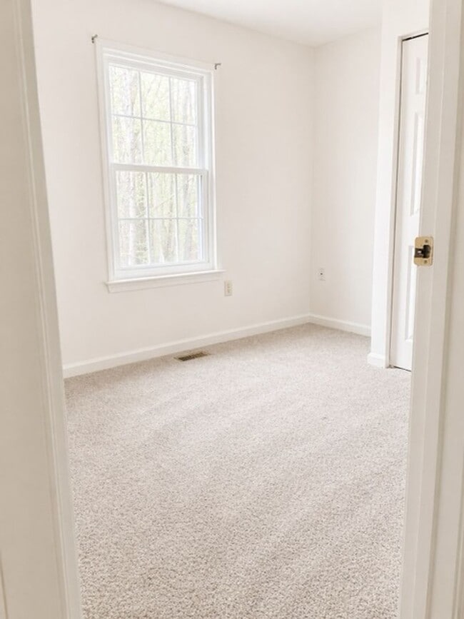 Building Photo - 45264 Woodstown Way