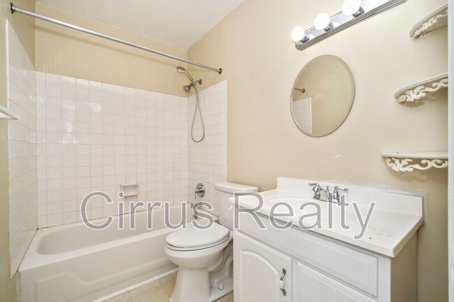 Building Photo - 9 Towne Square Dr