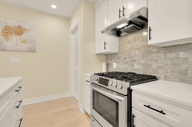 Building Photo - 822 Kennedy St NW