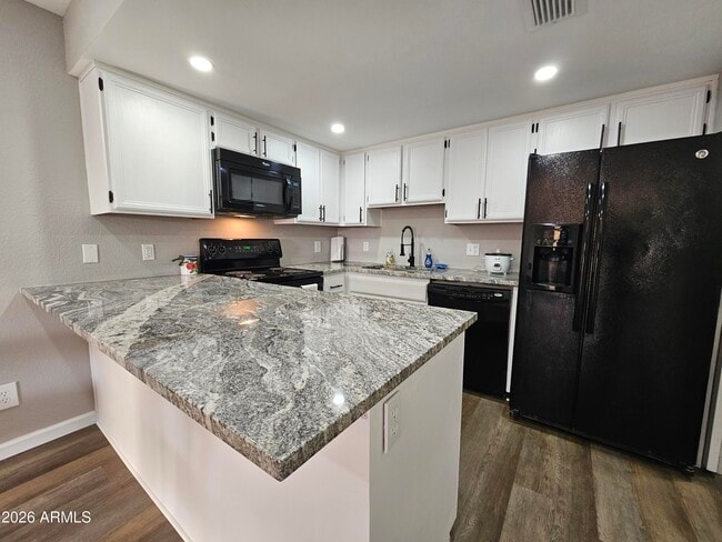 Building Photo - 2144 E Center Ln