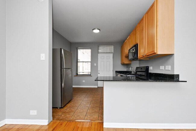 Building Photo - Two Bedroom in South Shore