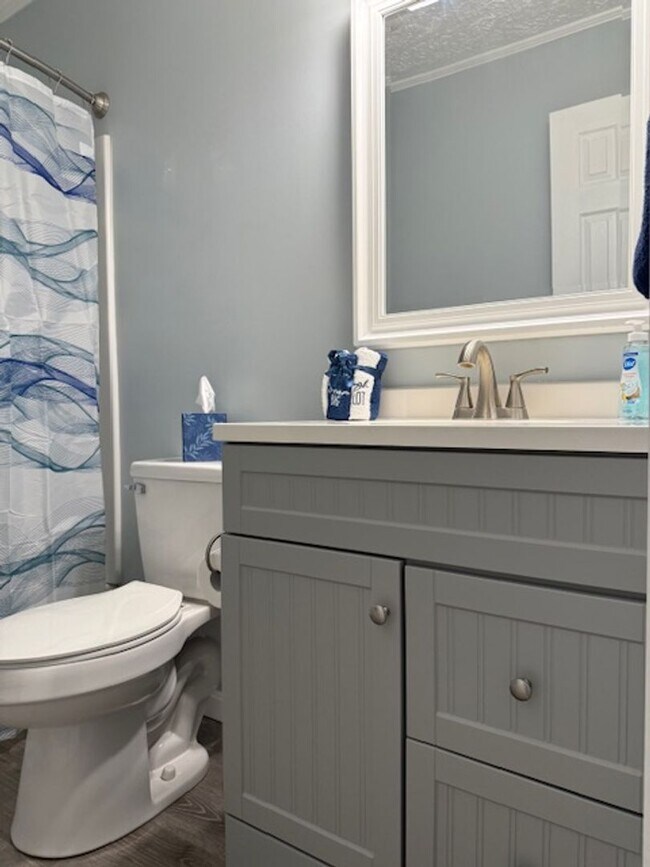 Building Photo - All One Level Living La Plata