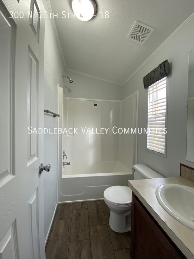 Building Photo - 300 N 13th St