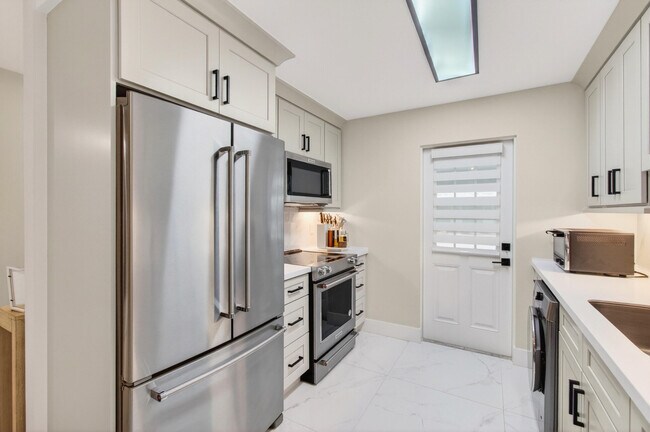 Building Photo - 322 N Federal Hwy